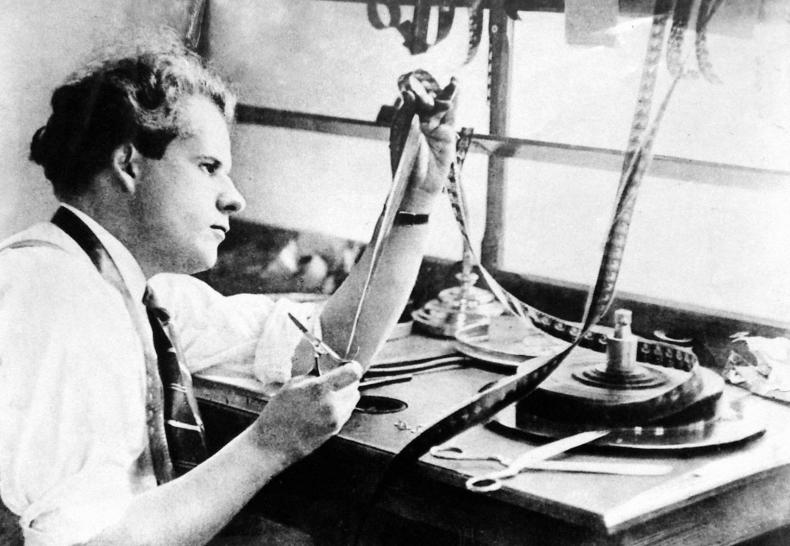 Sergeij Eisenstein am Lyta-Universal-Arbeitstisch