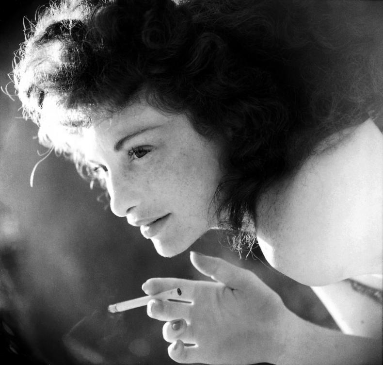 MESHES OF THE AFTERNOON, R: Maya Deren, USA 1942