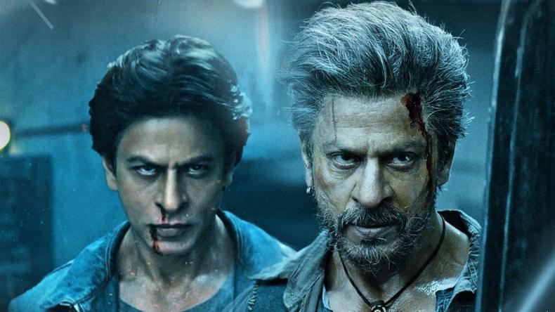 Erstmals kämpft der Angry Young Man Seite an Seite mit seinem Vater, hier gleich in doppelter Ausführung: Shah Rukh Khan in JAWAN.
